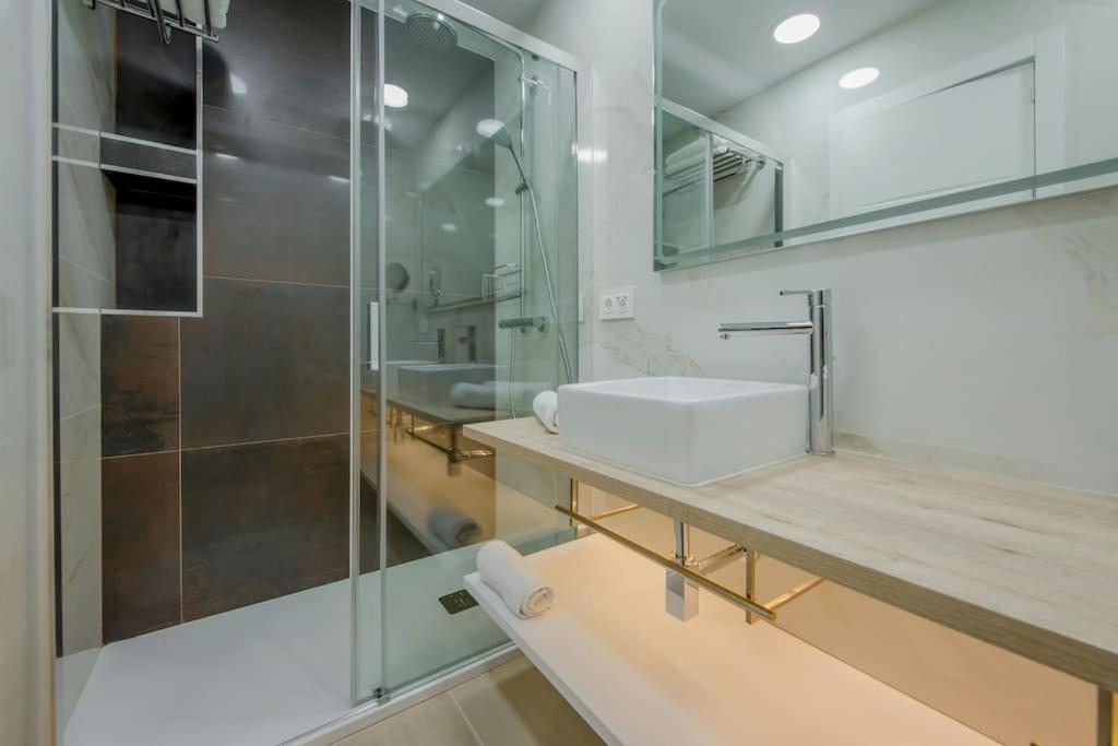 Suara Apartamentos 2 Мадрид Екстериор снимка