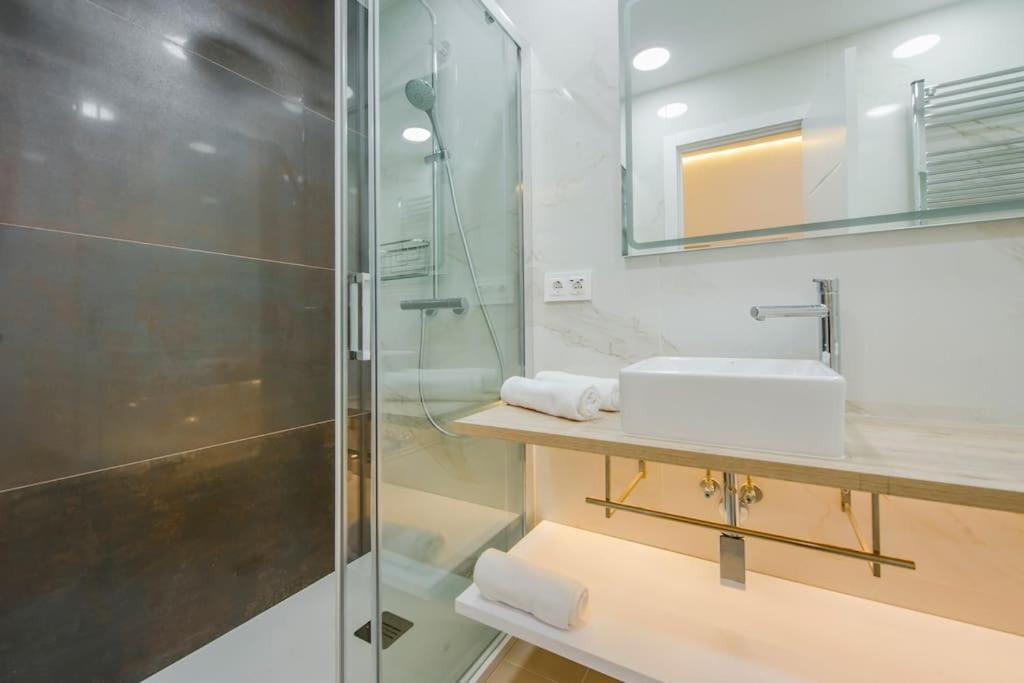 Suara Apartamentos 2 Мадрид Екстериор снимка